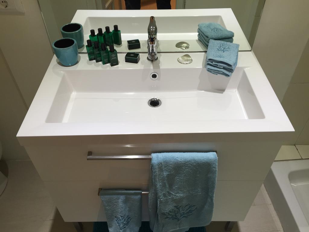 ロクブリュヌ＝カップ＝マルタンカサ アザアパートメント 部屋 写真